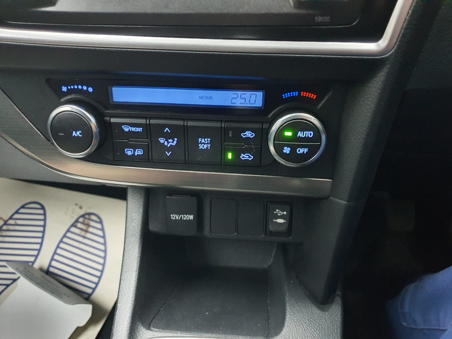 2013 TOYOTA AURIS ICON D4-D - Image 17