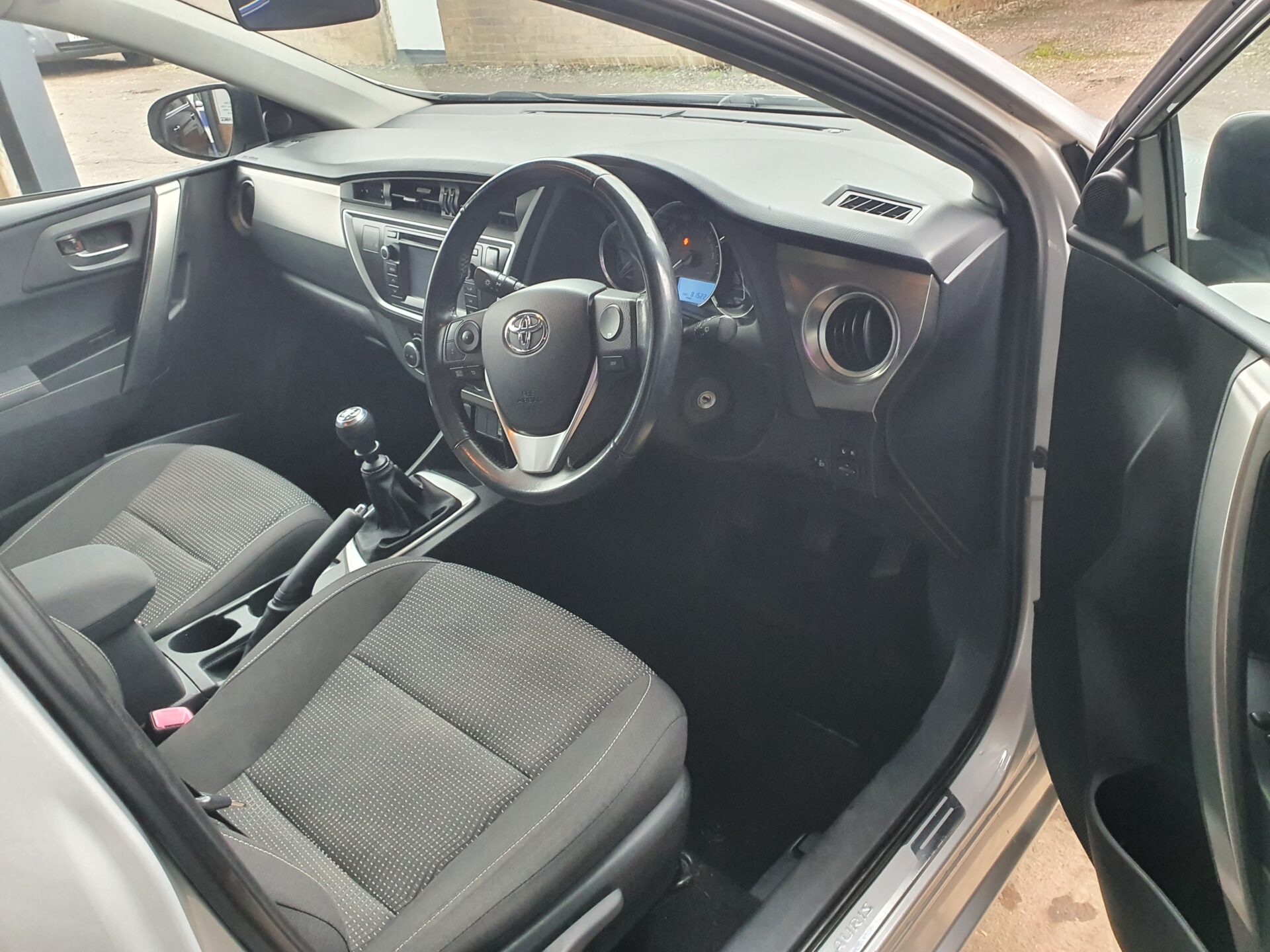 2013 TOYOTA AURIS ICON D4-D - Image 10