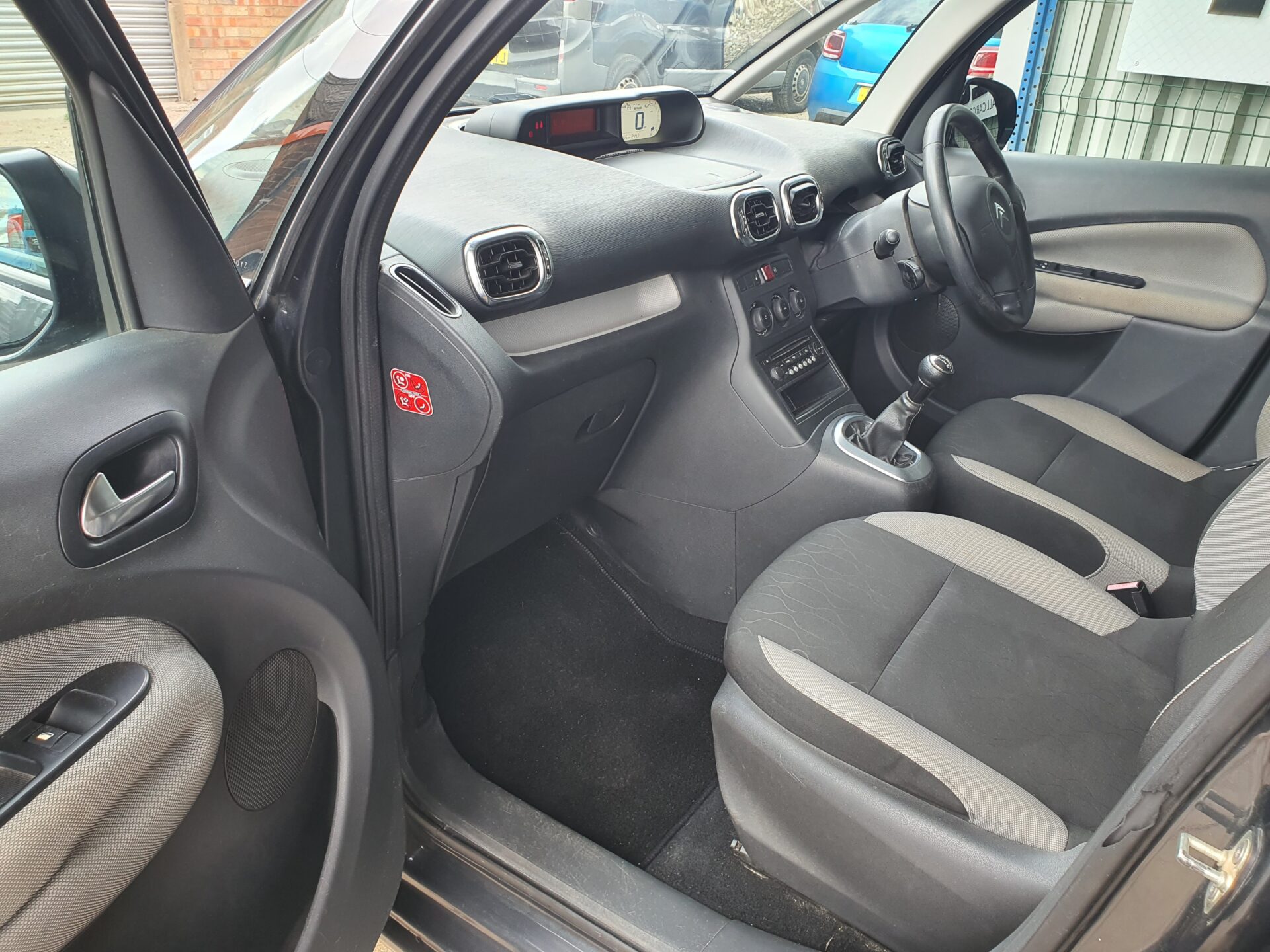 2013 CITROEN C3 PICASSO VTR+ HDI - Image 6